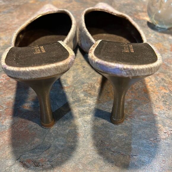 Max De Carlo Pointed Toe Kitten Heel 7.5 Lavender and Tan - Picture 6 of 8